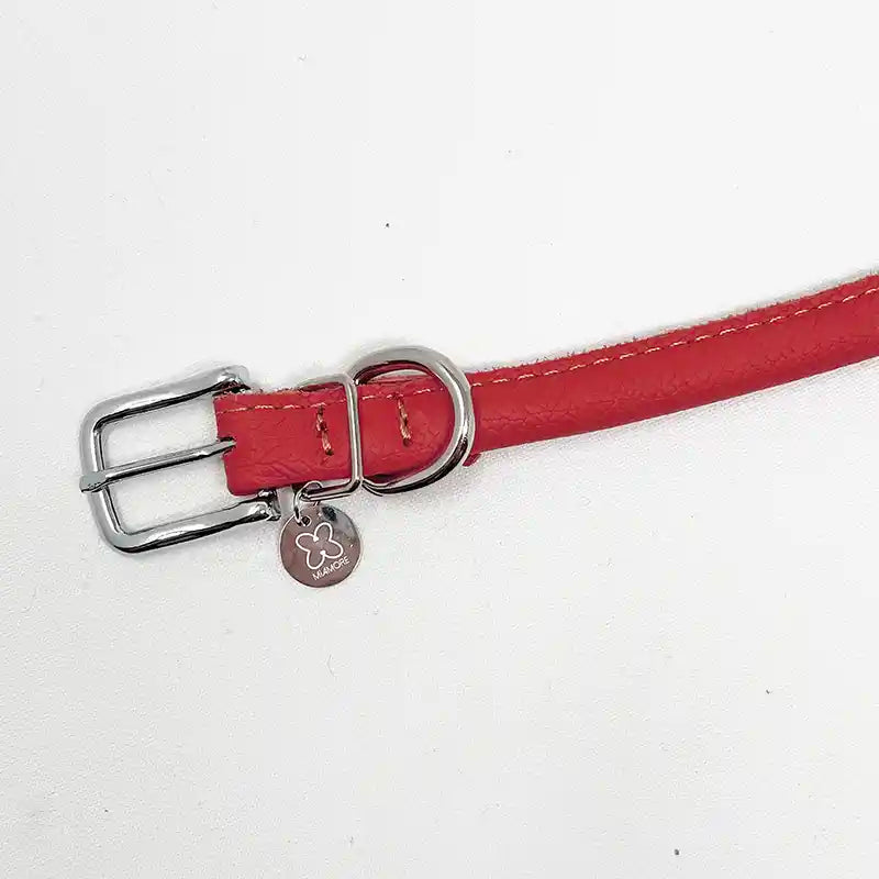 closeup of rolled leather collar 